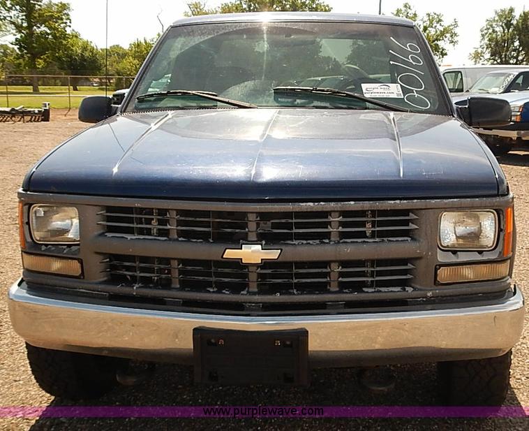 image for item E7774 2000 Chevrolet 2500 Ext. Cab pickup truck