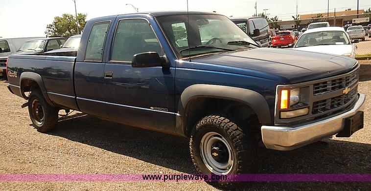 image for item E7774 2000 Chevrolet 2500 Ext. Cab pickup truck