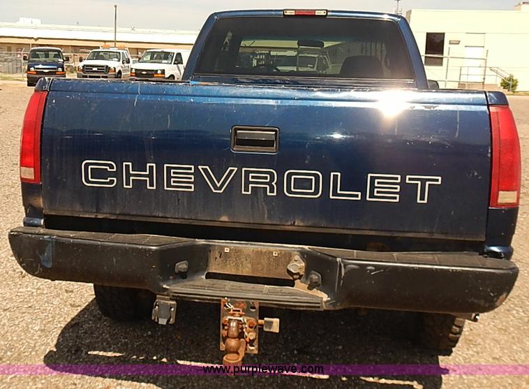 image for item E7774 2000 Chevrolet 2500 Ext. Cab pickup truck