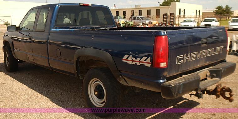 image for item E7774 2000 Chevrolet 2500 Ext. Cab pickup truck