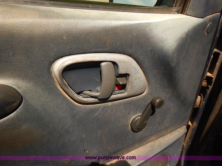 image for item E7774 2000 Chevrolet 2500 Ext. Cab pickup truck