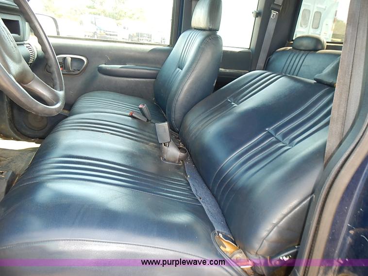 image for item E7774 2000 Chevrolet 2500 Ext. Cab pickup truck