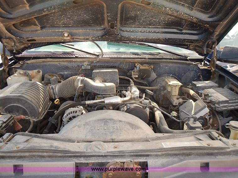 image for item E7774 2000 Chevrolet 2500 Ext. Cab pickup truck