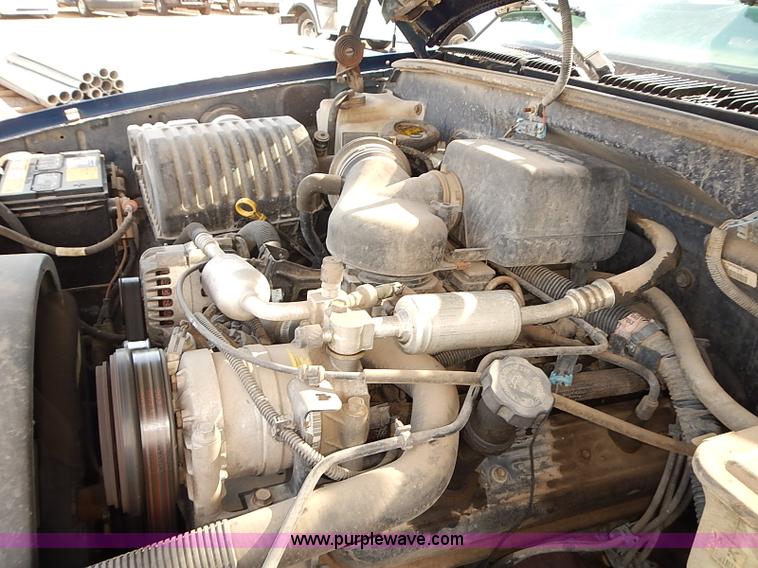 image for item E7774 2000 Chevrolet 2500 Ext. Cab pickup truck