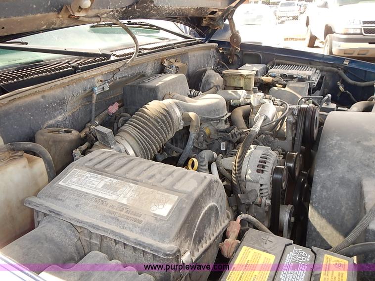 image for item E7774 2000 Chevrolet 2500 Ext. Cab pickup truck