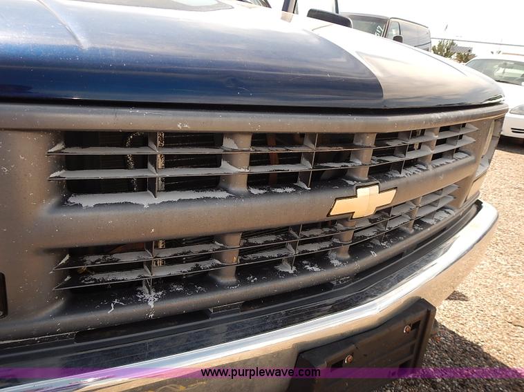 image for item E7774 2000 Chevrolet 2500 Ext. Cab pickup truck