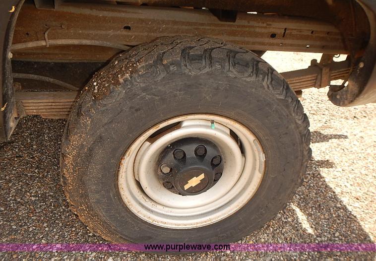 image for item E7774 2000 Chevrolet 2500 Ext. Cab pickup truck