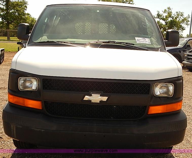 image for item E7775 2005 Chevrolet Express 2500 Cargo van