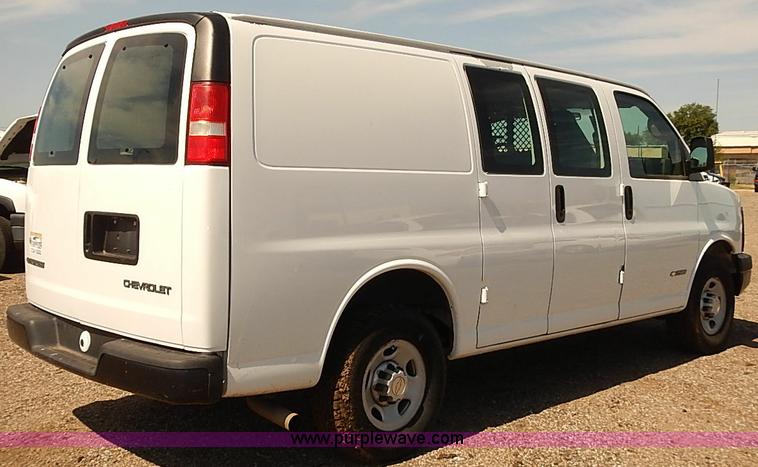 image for item E7775 2005 Chevrolet Express 2500 Cargo van