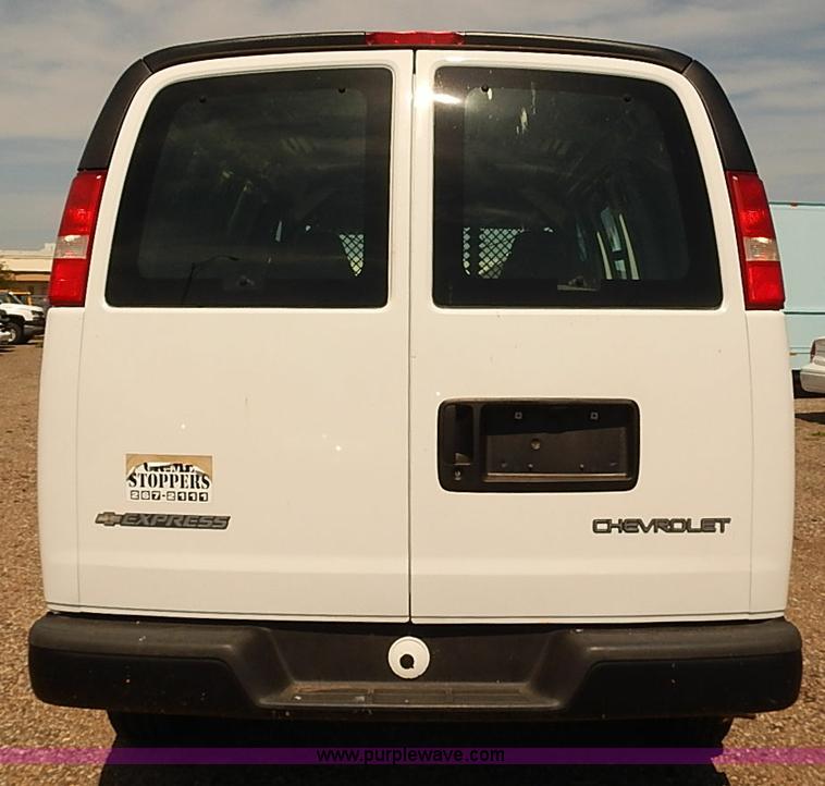 image for item E7775 2005 Chevrolet Express 2500 Cargo van