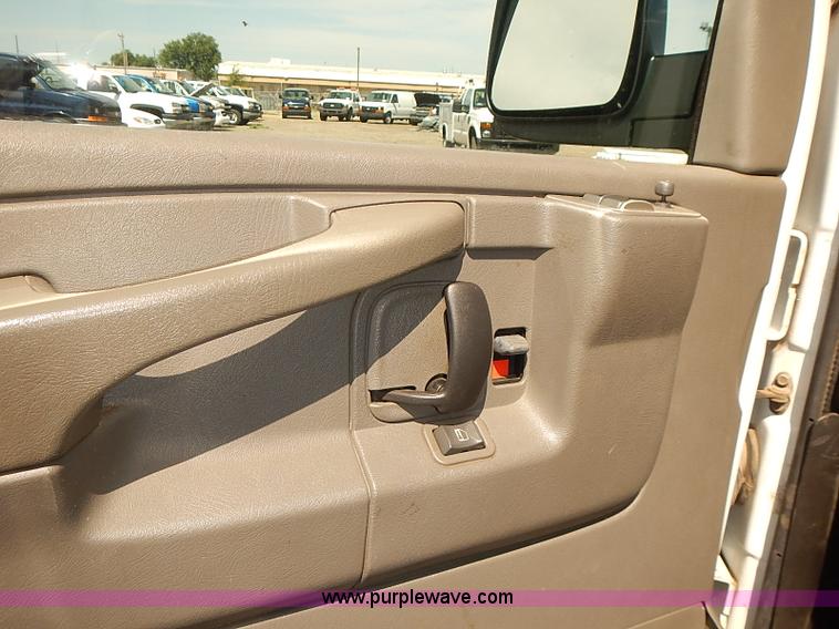 image for item E7775 2005 Chevrolet Express 2500 Cargo van