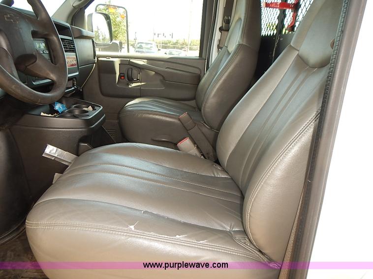 image for item E7775 2005 Chevrolet Express 2500 Cargo van