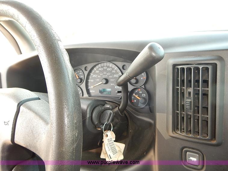 image for item E7775 2005 Chevrolet Express 2500 Cargo van
