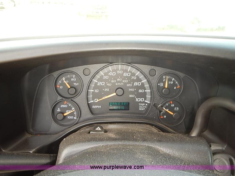 image for item E7775 2005 Chevrolet Express 2500 Cargo van