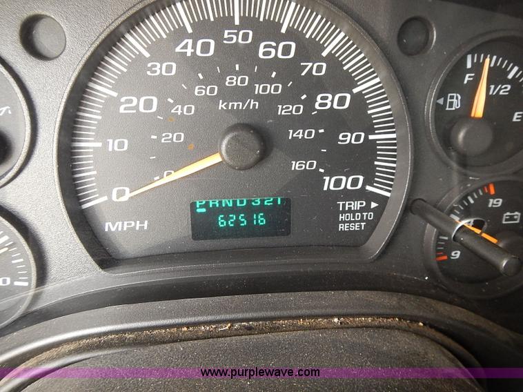 image for item E7775 2005 Chevrolet Express 2500 Cargo van