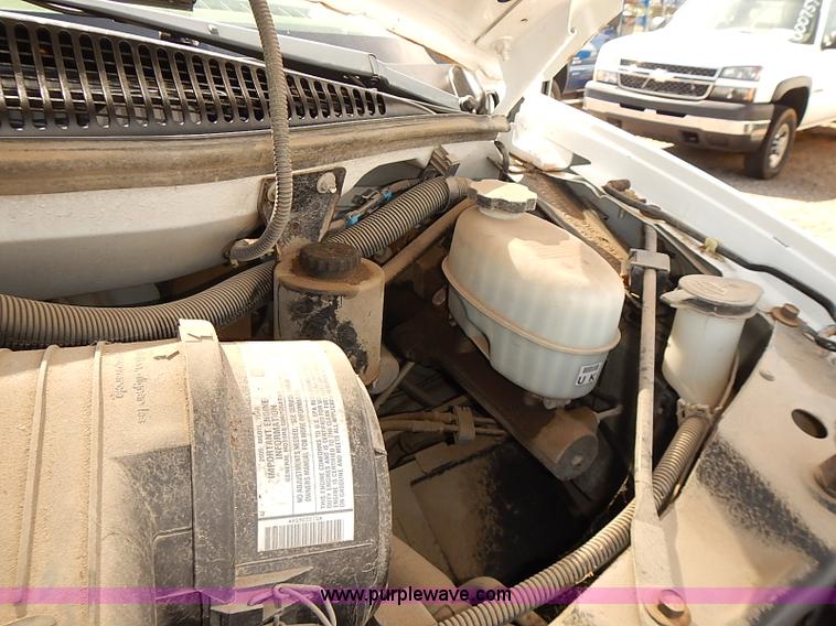image for item E7775 2005 Chevrolet Express 2500 Cargo van
