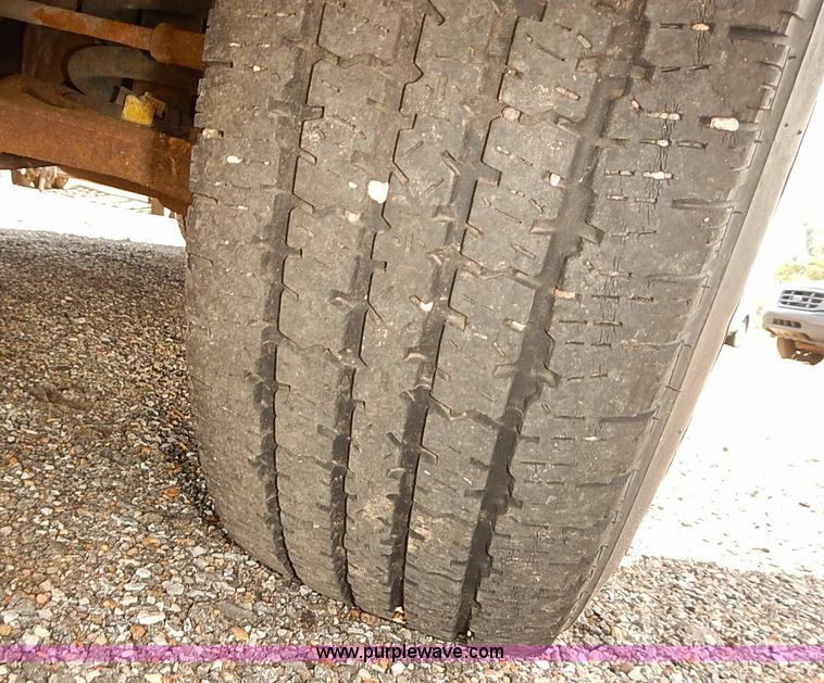 image for item E7775 2005 Chevrolet Express 2500 Cargo van