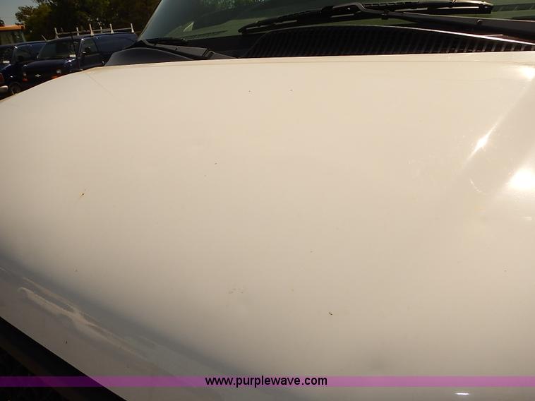 image for item E7775 2005 Chevrolet Express 2500 Cargo van