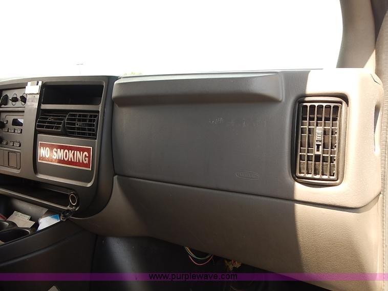 image for item E7775 2005 Chevrolet Express 2500 Cargo van