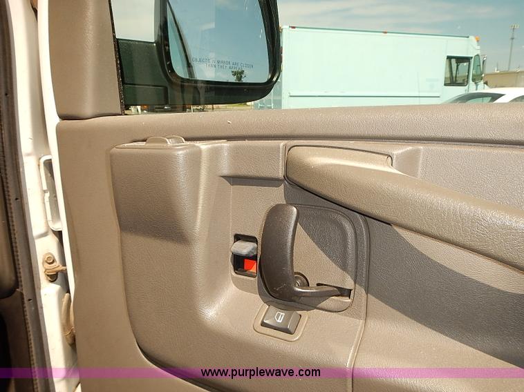 image for item E7775 2005 Chevrolet Express 2500 Cargo van