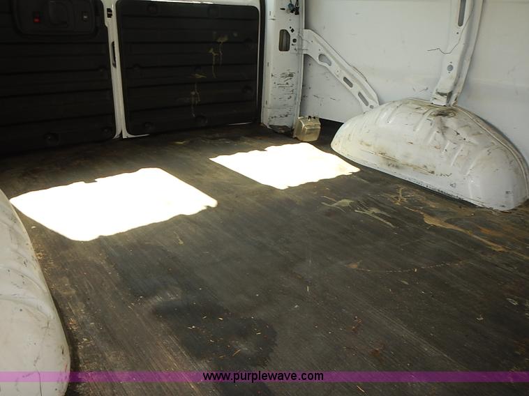 image for item E7775 2005 Chevrolet Express 2500 Cargo van