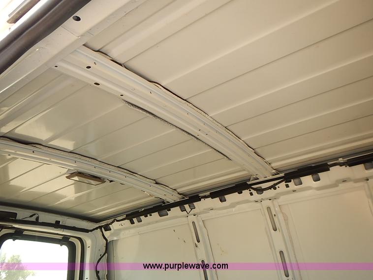 image for item E7775 2005 Chevrolet Express 2500 Cargo van