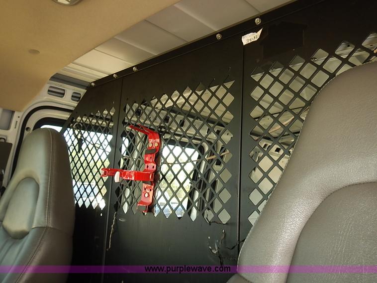 image for item E7775 2005 Chevrolet Express 2500 Cargo van