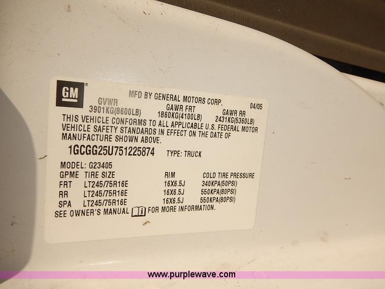 image for item E7775 2005 Chevrolet Express 2500 Cargo van