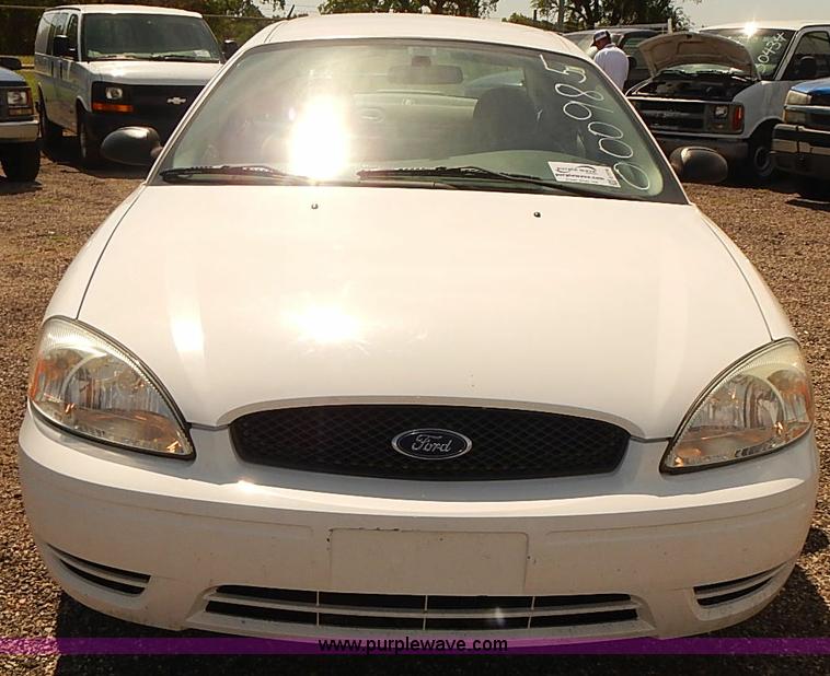 image for item E7776 2006 Ford Taurus SE