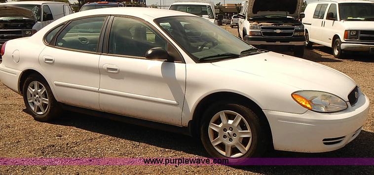 image for item E7776 2006 Ford Taurus SE