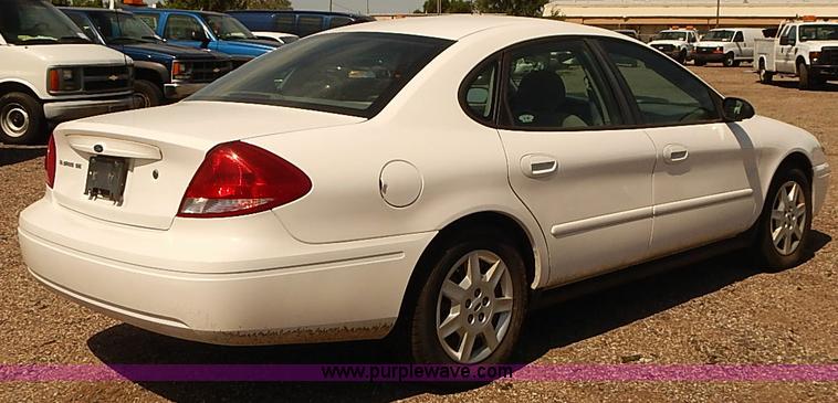image for item E7776 2006 Ford Taurus SE