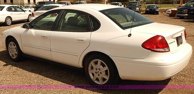 image for item E7776 2006 Ford Taurus SE