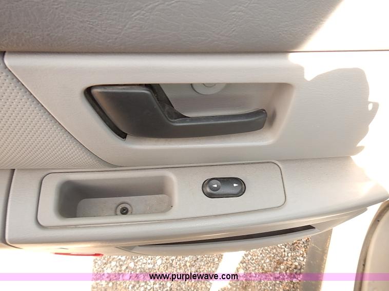 image for item E7776 2006 Ford Taurus SE