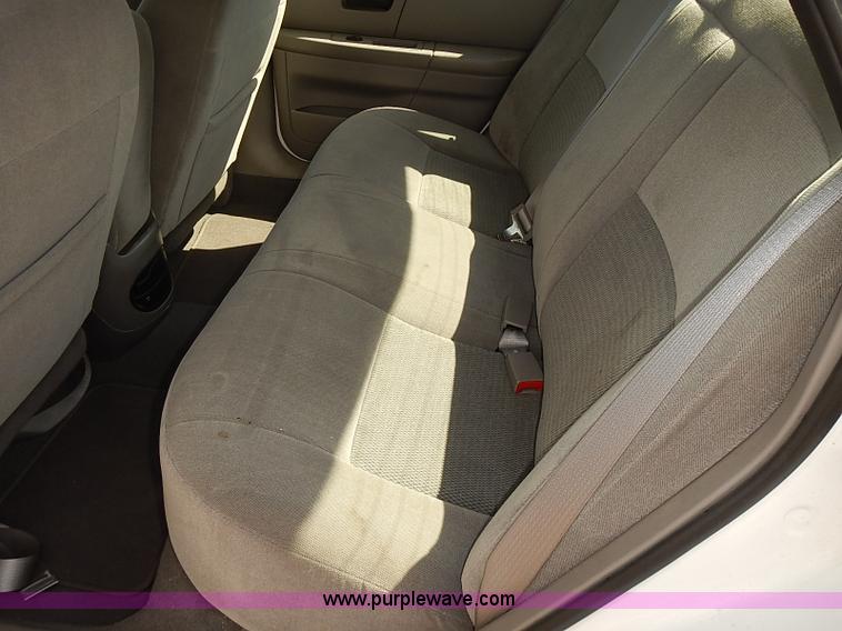 image for item E7776 2006 Ford Taurus SE