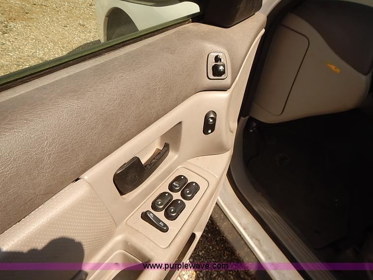 image for item E7776 2006 Ford Taurus SE