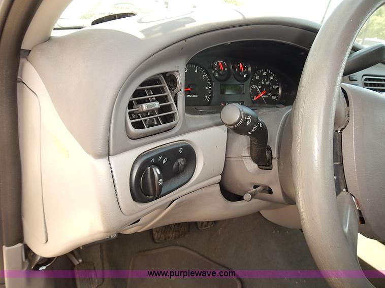 image for item E7776 2006 Ford Taurus SE