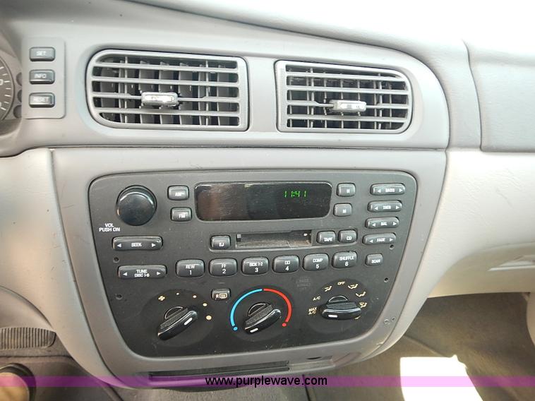 image for item E7776 2006 Ford Taurus SE