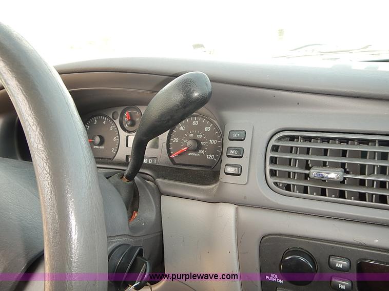 image for item E7776 2006 Ford Taurus SE