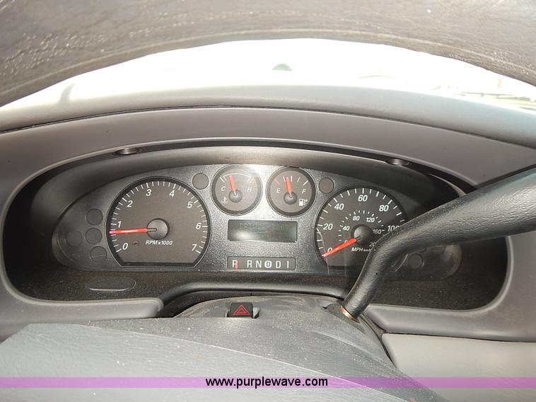 image for item E7776 2006 Ford Taurus SE