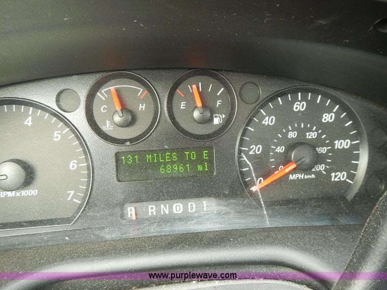 image for item E7776 2006 Ford Taurus SE