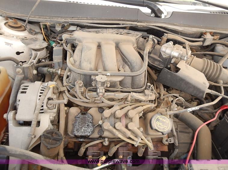 image for item E7776 2006 Ford Taurus SE