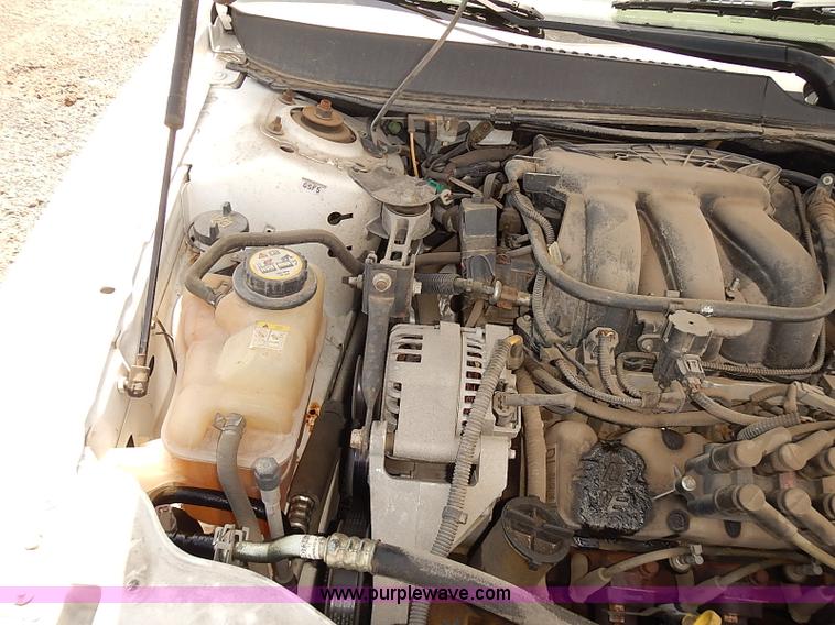 image for item E7776 2006 Ford Taurus SE