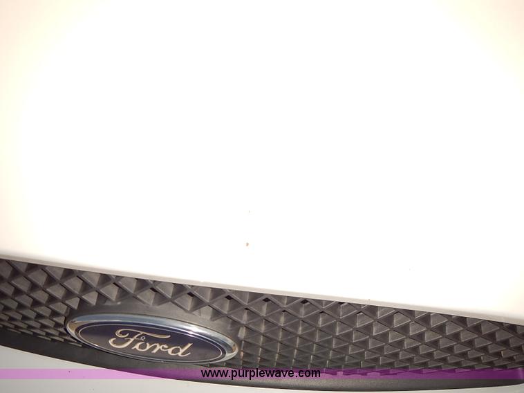 image for item E7776 2006 Ford Taurus SE