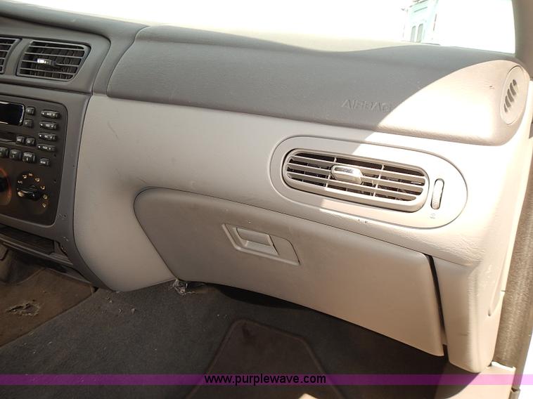 image for item E7776 2006 Ford Taurus SE