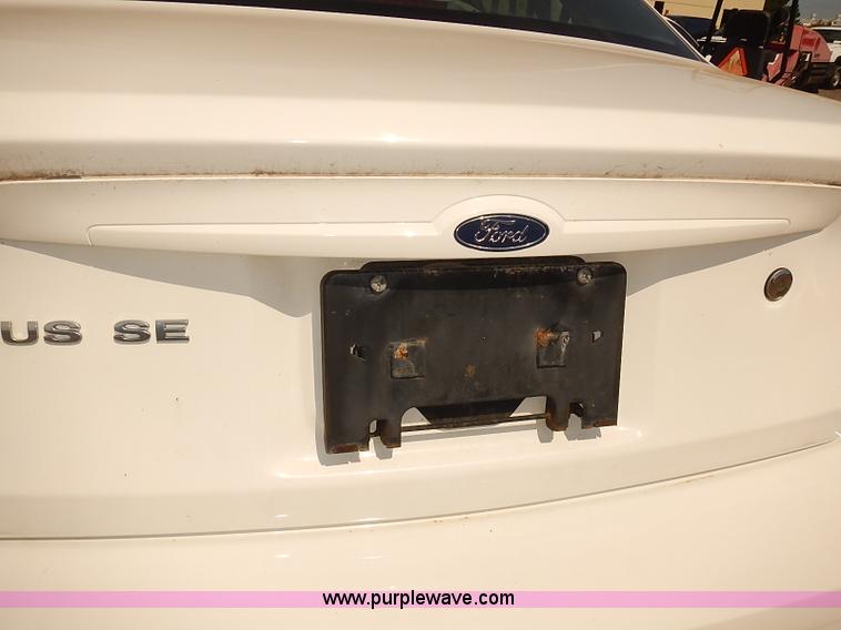 image for item E7776 2006 Ford Taurus SE