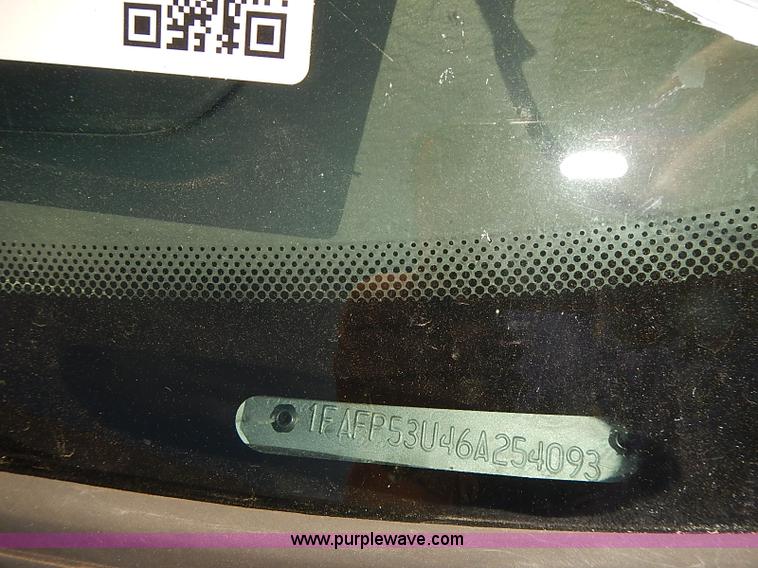 image for item E7776 2006 Ford Taurus SE