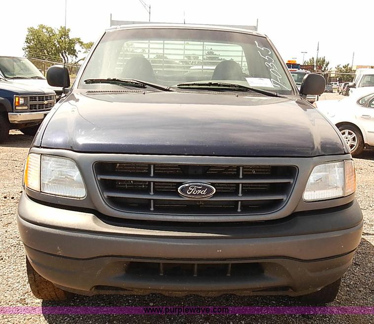 image for item E7777 2002 Ford F150 XL pickup truck