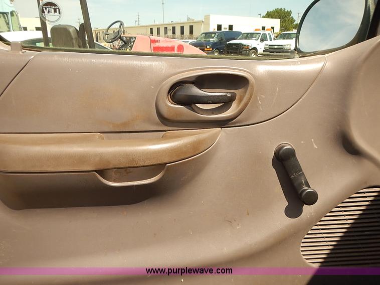 image for item E7777 2002 Ford F150 XL pickup truck