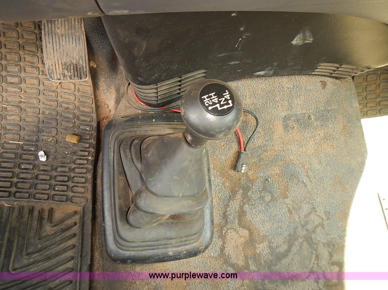 image for item E7777 2002 Ford F150 XL pickup truck