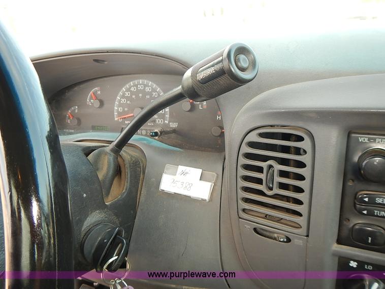 image for item E7777 2002 Ford F150 XL pickup truck